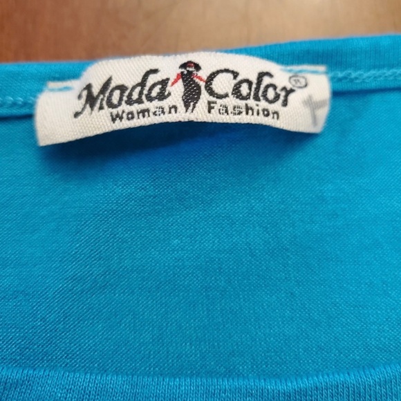 Moda color short sleeve blouse is a size Medium. - Picture 3 of 6